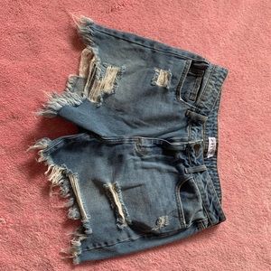 Mom short- kinda high waisted